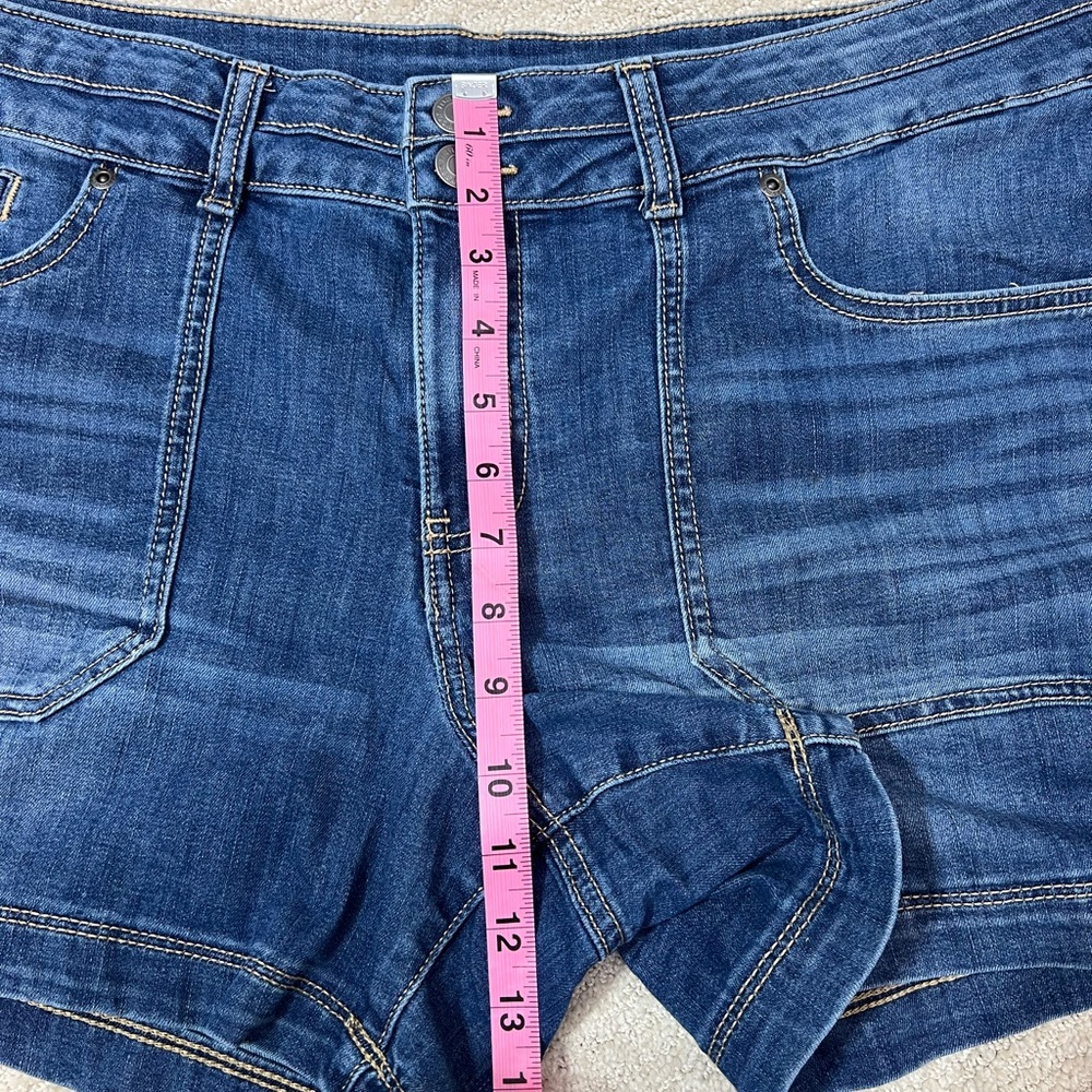 Maurices blue Jean denim shorts women’s Sz.18 - Picture 6 of 7